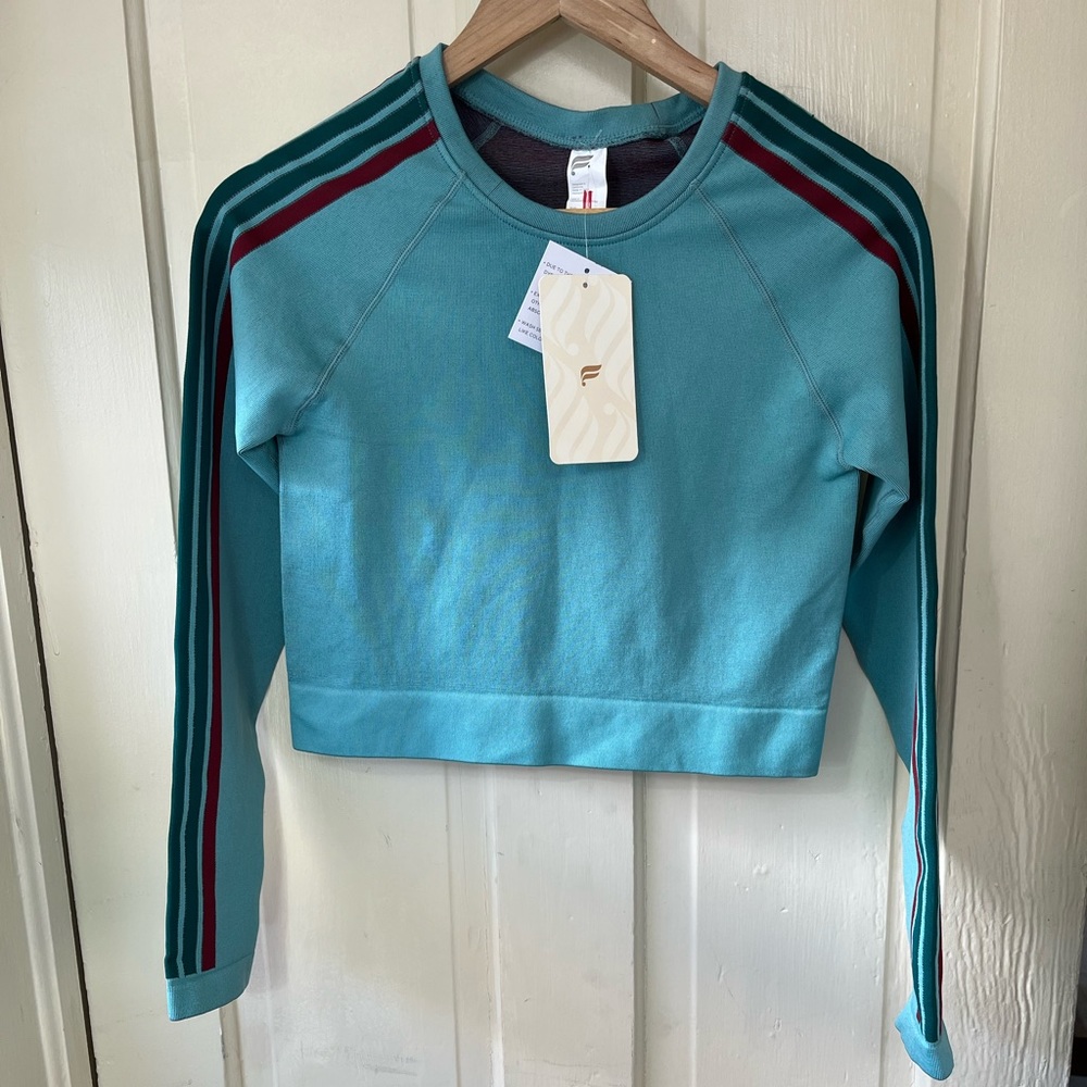 Fabletics Aisley lunar blue athletic ribbed raglan crop top size large NWT